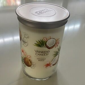Yankee Candle Coconut Beach with Tropical Design